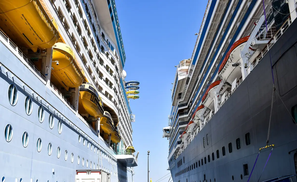 Navires de croisière dans le port de Kuşadası
