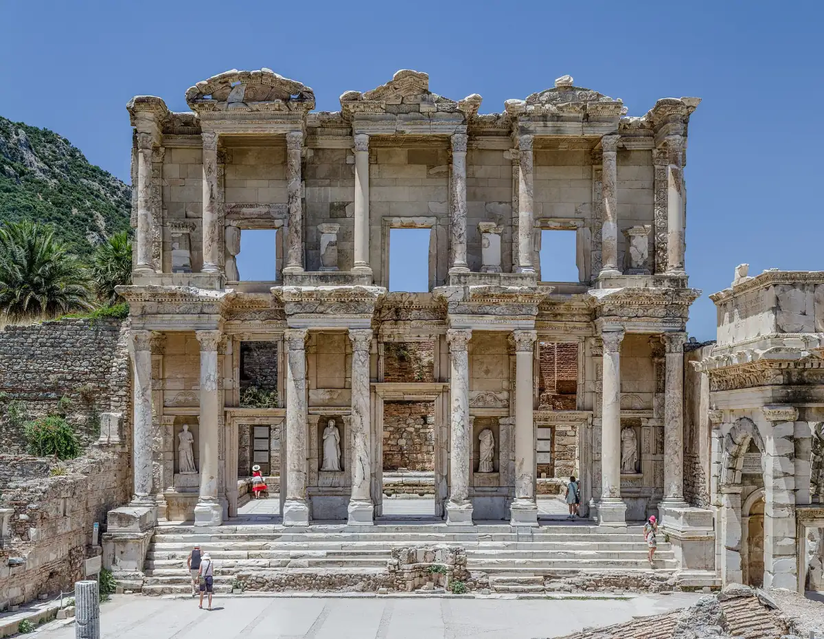 La façade de la bibliothèque de Celsus à Éphèse